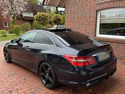 Gebraucht Mercedes E350 AMG 231 PS (169 kW) 2009 Blau Coupé