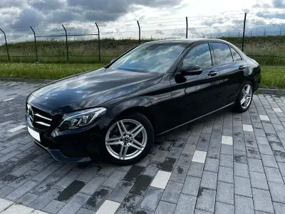 Gebraucht Mercedes C180 Avantgarde 156 PS (114 kW) 2018 Schwarz Limousine