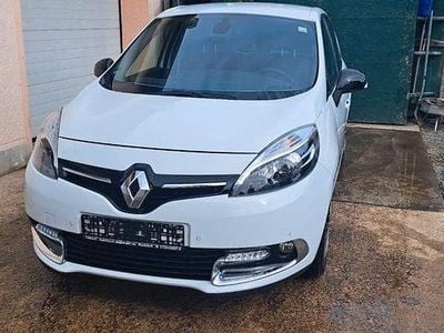 Weiß Gebraucht 2016 Renault Scénic III Bose Edition Van / Kleinbus | 8.990 € (Fairer Preis)