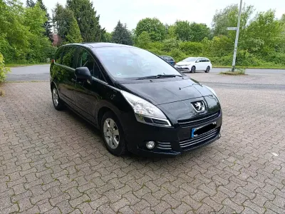 Gebraucht Peugeot 5008 112 PS (82 kW) 2011 Schwarz Van / Kleinbus