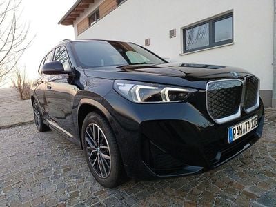 Schwarz Gebraucht 2025 BMW iX1 Comfort Edition SUV | 41.600 € (Superpreis)