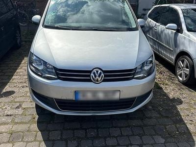 Second-hand VW Sharan 150 CP (110 kW) 2019 Argintiu Monovolum