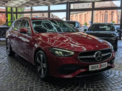 Gebraucht Mercedes C180 Avantgarde 193 PS (141 kW) 2024 Rot Limousine