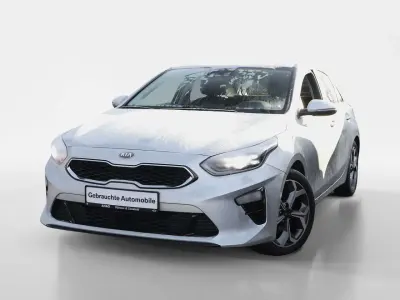 Gebraucht Kia Ceed Spirit 120 PS (88 kW) 2019 Sparkling silver Kleinwagen