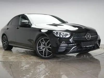 Gebraucht Mercedes E300 AMG 194 PS (142 kW) 2022 Schwarz Limousine
