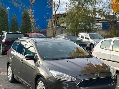 Gebraucht Ford Focus 125 PS (91 kW) 2016 Grau Kombi