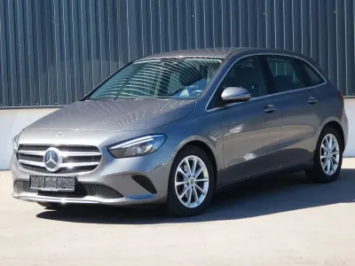 Gebraucht Mercedes B180 116 PS (85 kW) 2019 Mountaingrau Kleinwagen