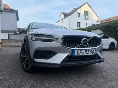 Gebraucht Volvo V60 CC Pro 197 PS (144 kW) 2021 Silber Kombi