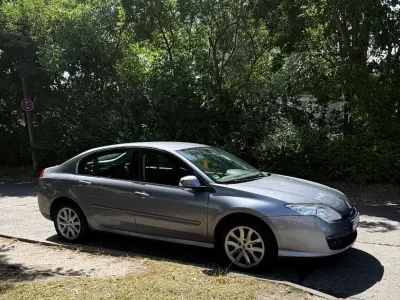 Gebraucht Renault Laguna III Dynamique 140 PS (102 kW) 2008 Blau Limousine