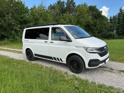 Gebraucht VW Multivan Trendline 150 PS (110 kW) 2022 Weiß Van / Kleinbus