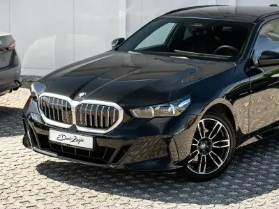 Gebraucht BMW 520 M Sport 197 PS (144 kW) 2025 Saphirschwarzmetallic Kombi