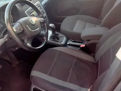 Gebraucht Skoda Octavia Active 105 PS (77 kW) 2013 Grau Kombi