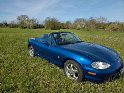 Usata Mazda MX5 141 CV (103 kW) 2000 Blu Cabrio