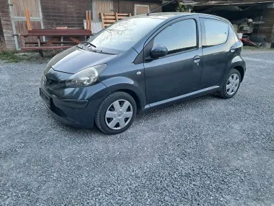 Second-hand Toyota Aygo 68 CP (50 kW) 2008 Gri Hatchback