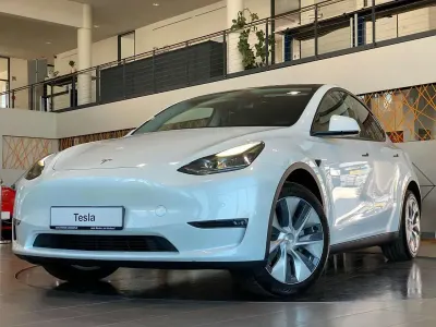 Begagnad Tesla Model Y Long Range AWD 378 kW (514 HK) 2021 Vit SUV