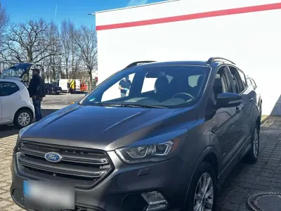 Gebraucht Ford Kuga ST-Line 184 PS (135 kW) 2017 Grau SUV