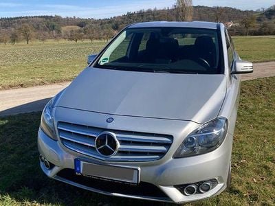 Gebraucht Mercedes B180 122 PS (89 kW) 2013 Silber Van / Kleinbus