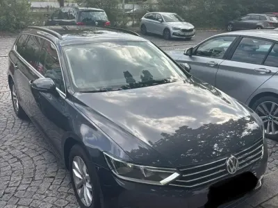 Gebraucht VW Passat 120 PS (88 kW) 2018 Grau Kombi