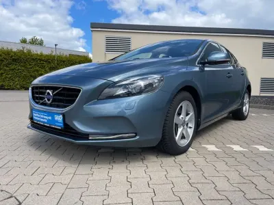 Gebraucht Volvo V40 Momentum 150 PS (110 kW) 2014 Blau Limousine