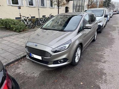 Gebraucht Ford S-MAX Titanium 241 PS (177 kW) 2017 Grau Van / Kleinbus