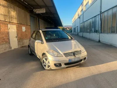Używany Mercedes A180 109 KM (80 kW) 2007 Srebrny Sedan/Limuzyna