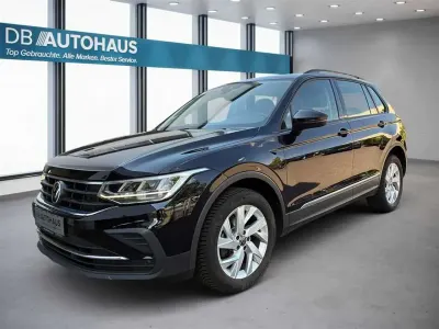Gebraucht VW Tiguan Life 150 PS (110 kW) 2023 Schwarz SUV