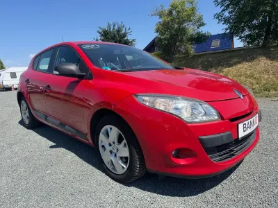 Gebraucht Renault Mégane 101 PS (74 kW) 2012 Rot Limousine