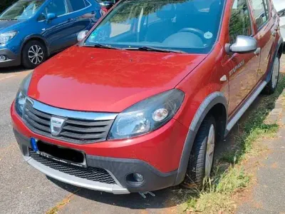 Gebraucht Dacia Sandero Stepway 84 PS (61 kW) 2011 Rot Limousine