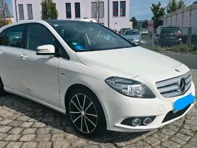 Gebraucht Mercedes B200 156 PS (114 kW) 2012 Weiß Kleinwagen