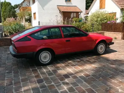 Second-hand Alfa Romeo GTV 158 CP (116 kW) 1982 Roșu Coupe