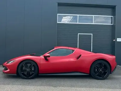 Gebraucht Ferrari 296 829 PS (609 kW) 2024 Rot Cabrio