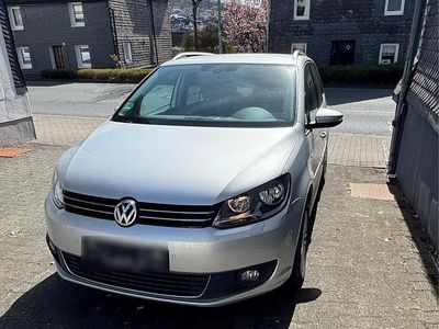 Second-hand VW Touran 140 CP (102 kW) 2015 Argintiu Monovolum