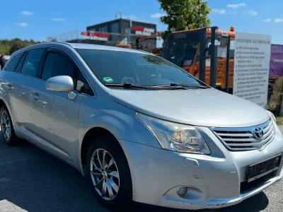 Gebraucht Toyota Avensis Sol 147 PS (108 kW) 2011 Silber Kombi