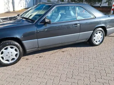 Second-hand Mercedes E300 220 CP (161 kW) 1990 Negru Coupe