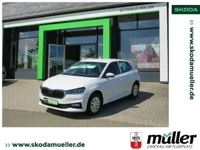 Neu Skoda Fabia Essence 95 PS (69 kW) 2025 Weiß (moonweiss perleffekt) Kleinwagen