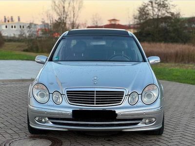 Second-hand Mercedes E500 Avantgarde 306 CP (225 kW) 2003 Argintiu Berlinǎ