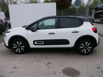Gebraucht Citroën C3 PureTech 83 PS (61 kW) 2023 Weiß schwarzes dach Kleinwagen
