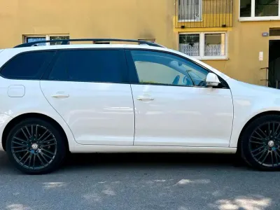 Gebraucht VW Golf VI 105 PS (77 kW) 2011 Weiß Kleinwagen