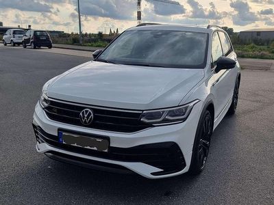 Weiß Gebraucht 2023 VW Tiguan R-line SUV | 43.900 € (Etwas zu teuer)