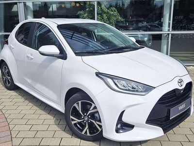 Platinumweiß perleffekt Neu 2025 Toyota Yaris Hybrid Comfort Kleinwagen | 23.990 € (Guter Preis)