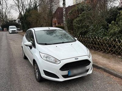 Weiß Gebraucht 2017 Ford Fiesta Limousine | 6.100 € (Fairer Preis)