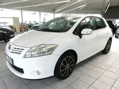 Gebraucht Toyota Auris Travel 132 PS (97 kW) 2012 Weiß Limousine