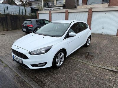 Gebraucht Ford Focus 125 PS (91 kW) 2014 Weiß Limousine