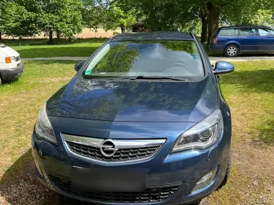 Usata Opel Astra 144 CV (105 kW) 2012 Blu Station wagon