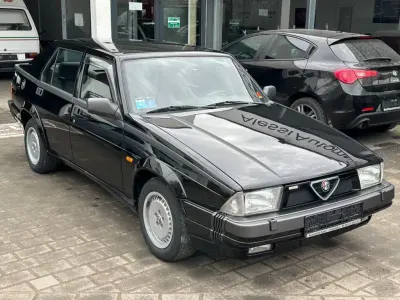 Käytetty Alfa Romeo 75 155 HP (114 kW) 1987 Musta Sedan