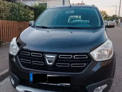 Gebraucht Dacia Lodgy Celebration 109 PS (80 kW) 2017 Schwarz Van / Kleinbus