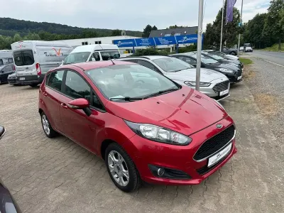 Gebraucht Ford Fiesta Trend 82 PS (60 kW) 2016 Rot Kleinwagen