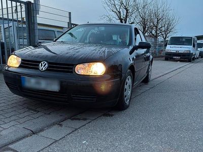 Blau Gebraucht 2003 VW Golf IV Kleinwagen | 1.700 € (Fairer Preis)