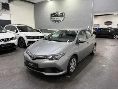 Gebraucht Toyota Auris Cool 99 PS (72 kW) 2015 Grau Limousine