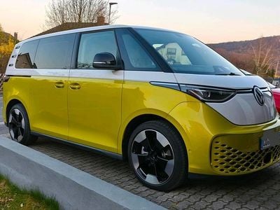 Gelb Gebraucht 2024 VW ID. Buzz Van / Kleinbus | 48.900 € (Etwas zu teuer)